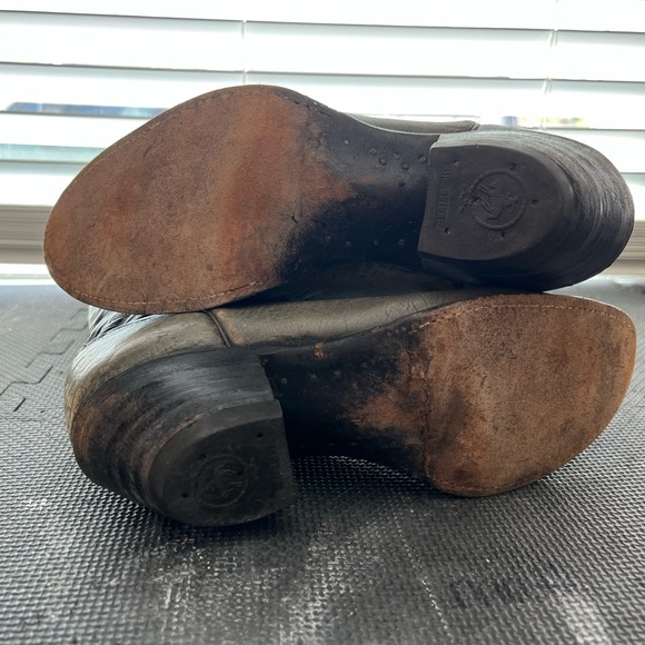 Good condition leather Justin boots style number 2205 in size 10D Gray in color - Picture 4 of 6